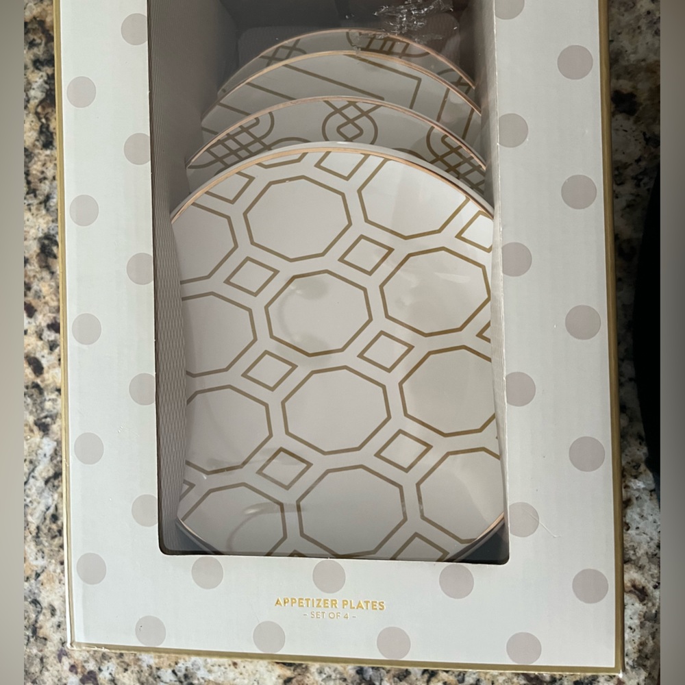 Box of 4 ceramic appetizer plates